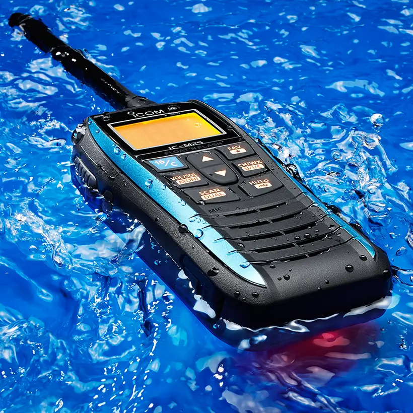 Icom IC-M25: la potente radio marina flotante VHF